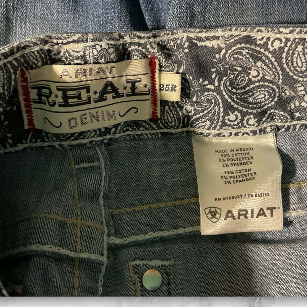 ARIAT REAL Low Rise Blue Denim Shorts/ Bermuda’s - Picture 2 of 9